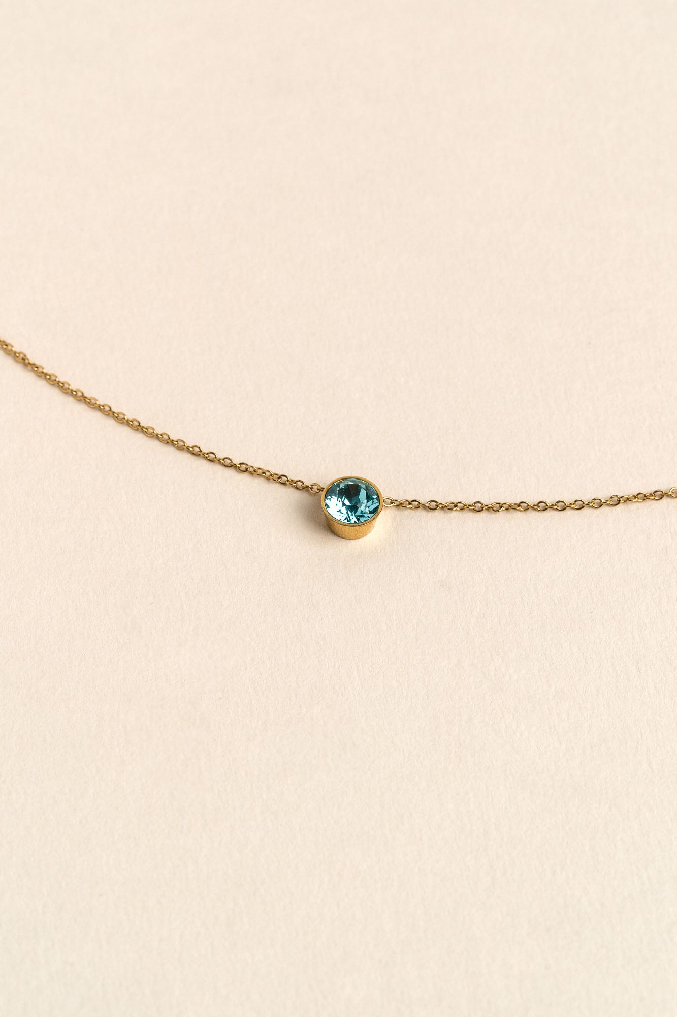 CHAIN NECKLACE WITH CRYSTAL GOLD
