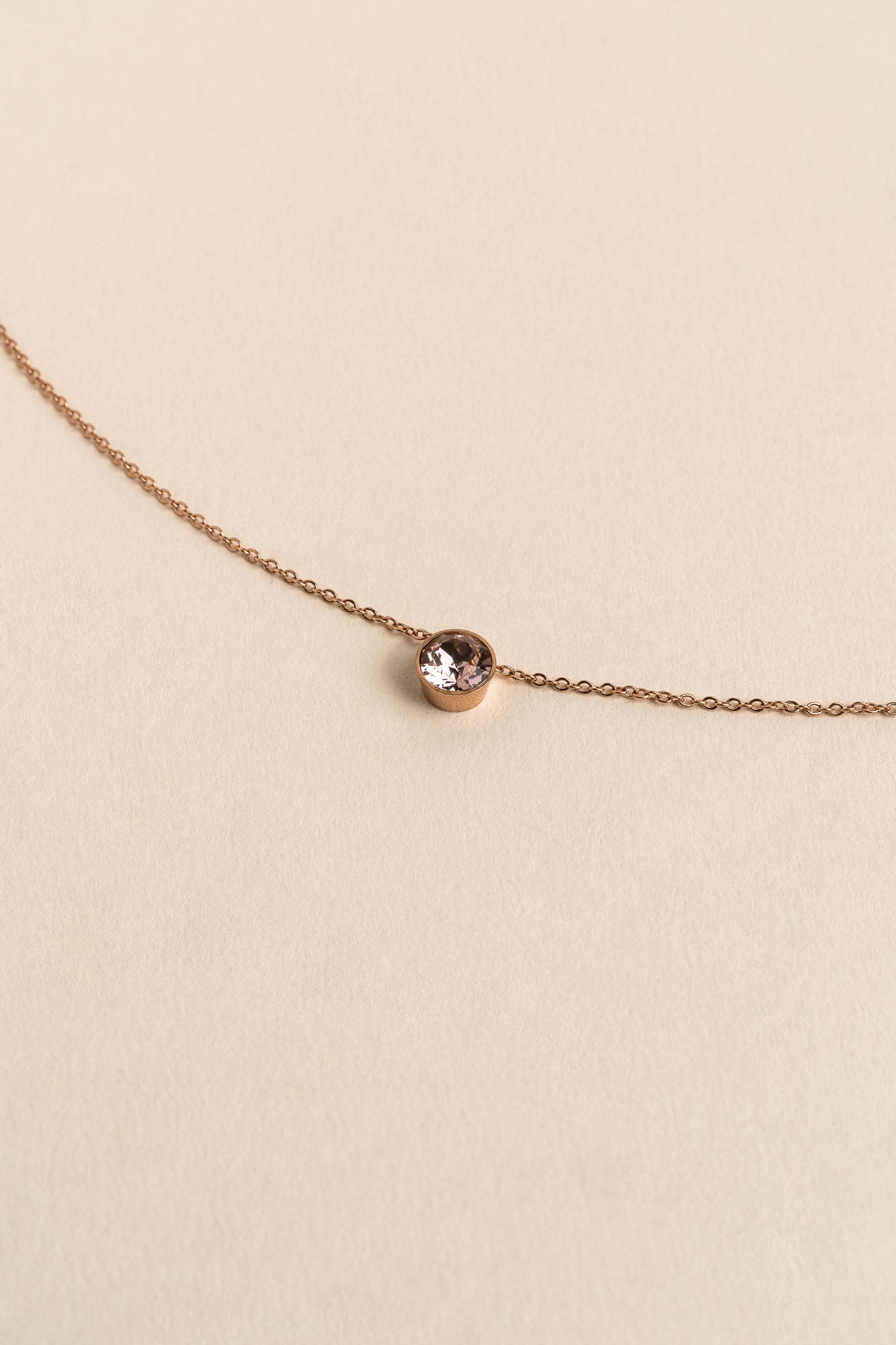 CHAIN NECKLACE WITH CRYSTAL ROSE GOLD
