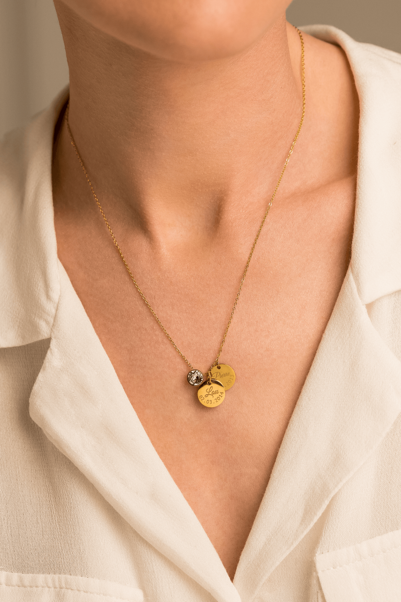 EVA NECKLACE WITH TWO ENGRAVED MEDALLIONS