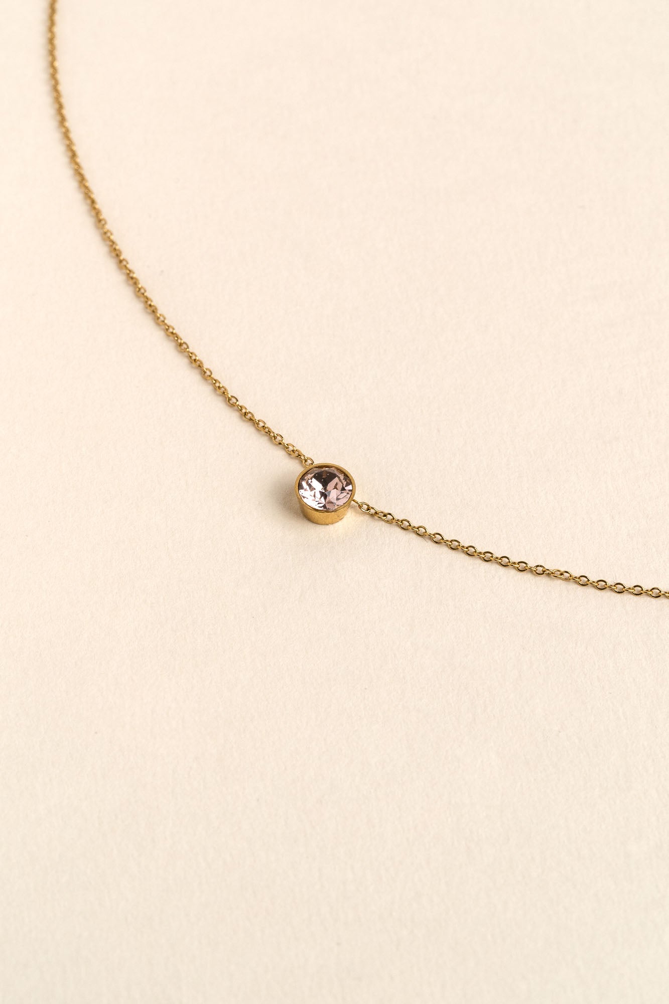 CHAIN NECKLACE WITH CRYSTAL GOLD