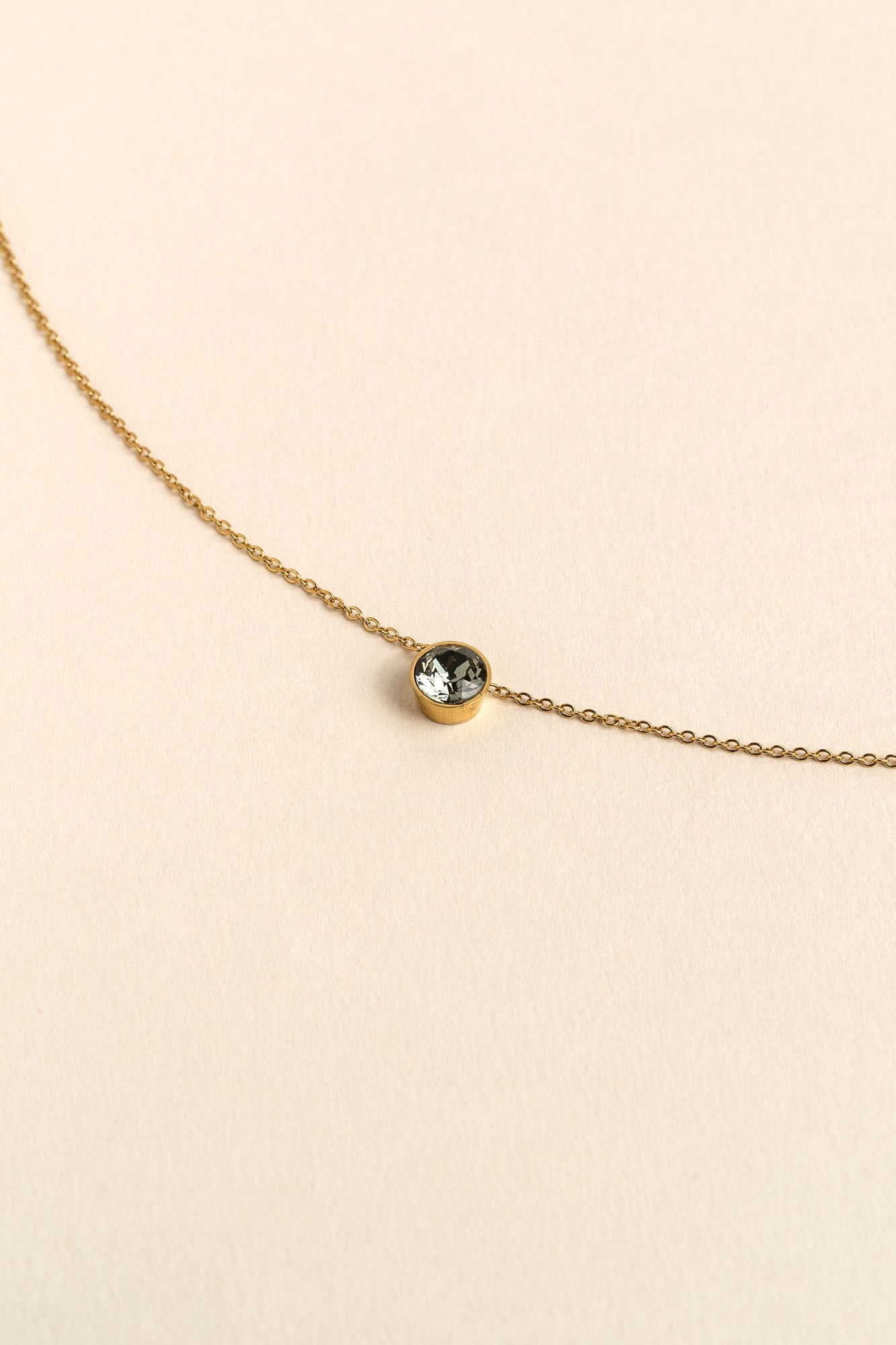 CHAIN NECKLACE WITH CRYSTAL GOLD