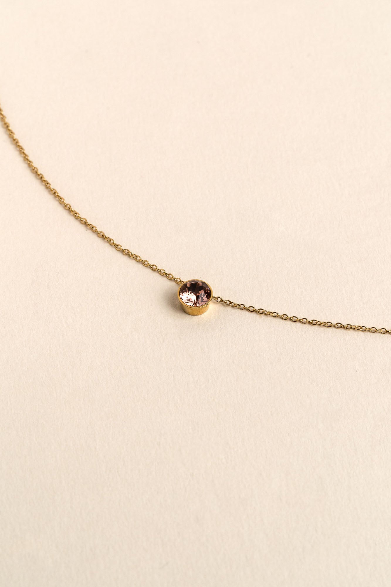 CHAIN NECKLACE WITH CRYSTAL GOLD