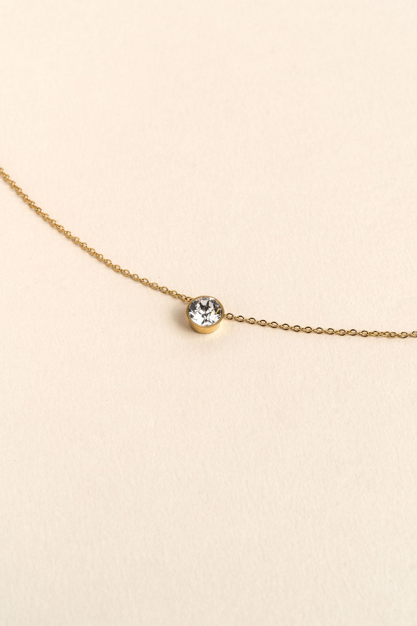 CHAIN NECKLACE WITH CRYSTAL GOLD