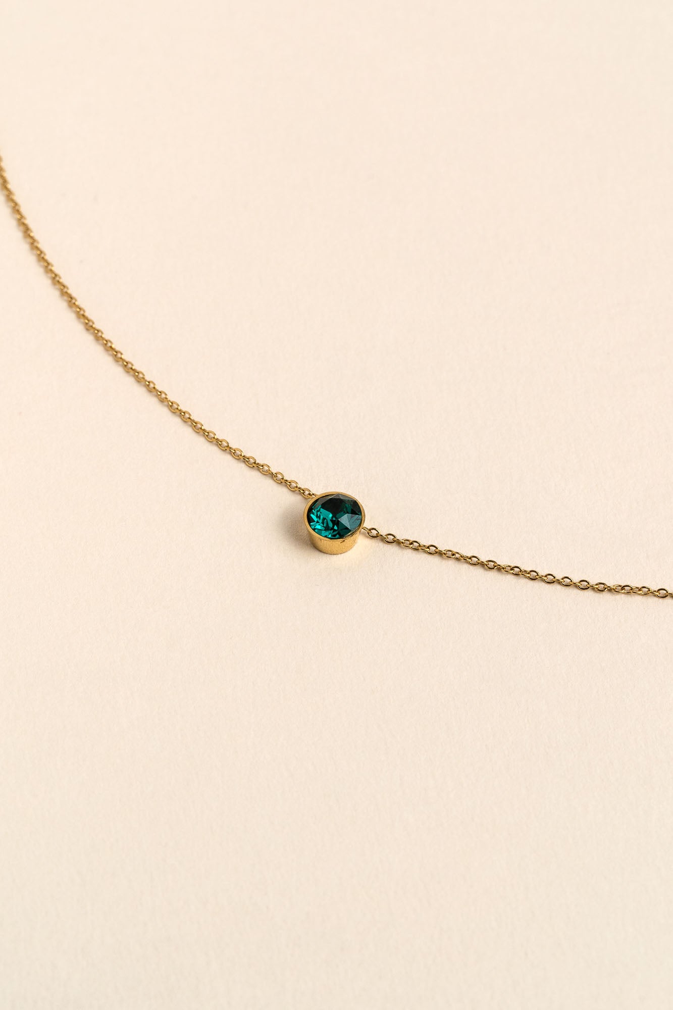 CHAIN NECKLACE WITH CRYSTAL GOLD