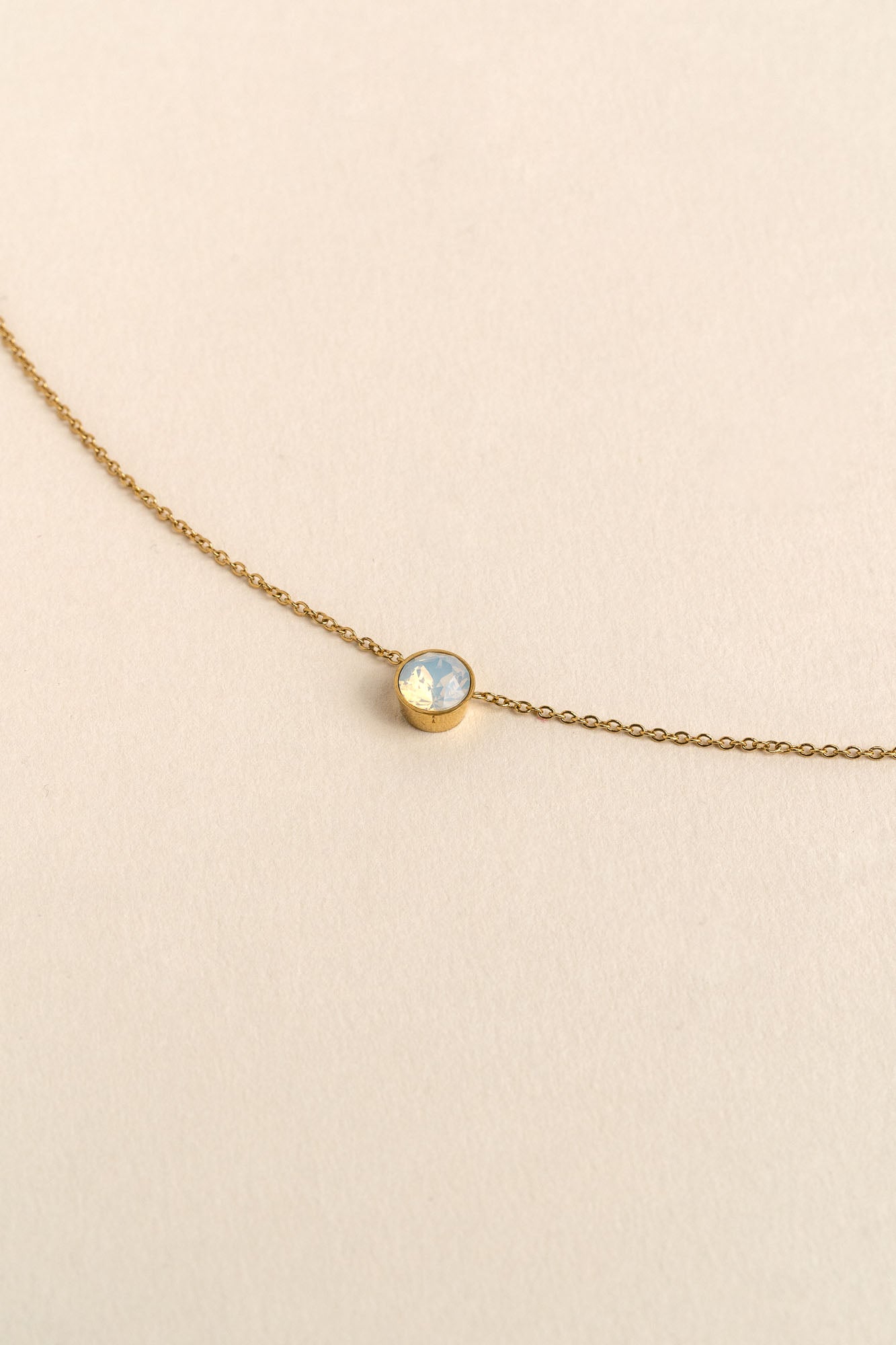 CHAIN NECKLACE WITH CRYSTAL GOLD