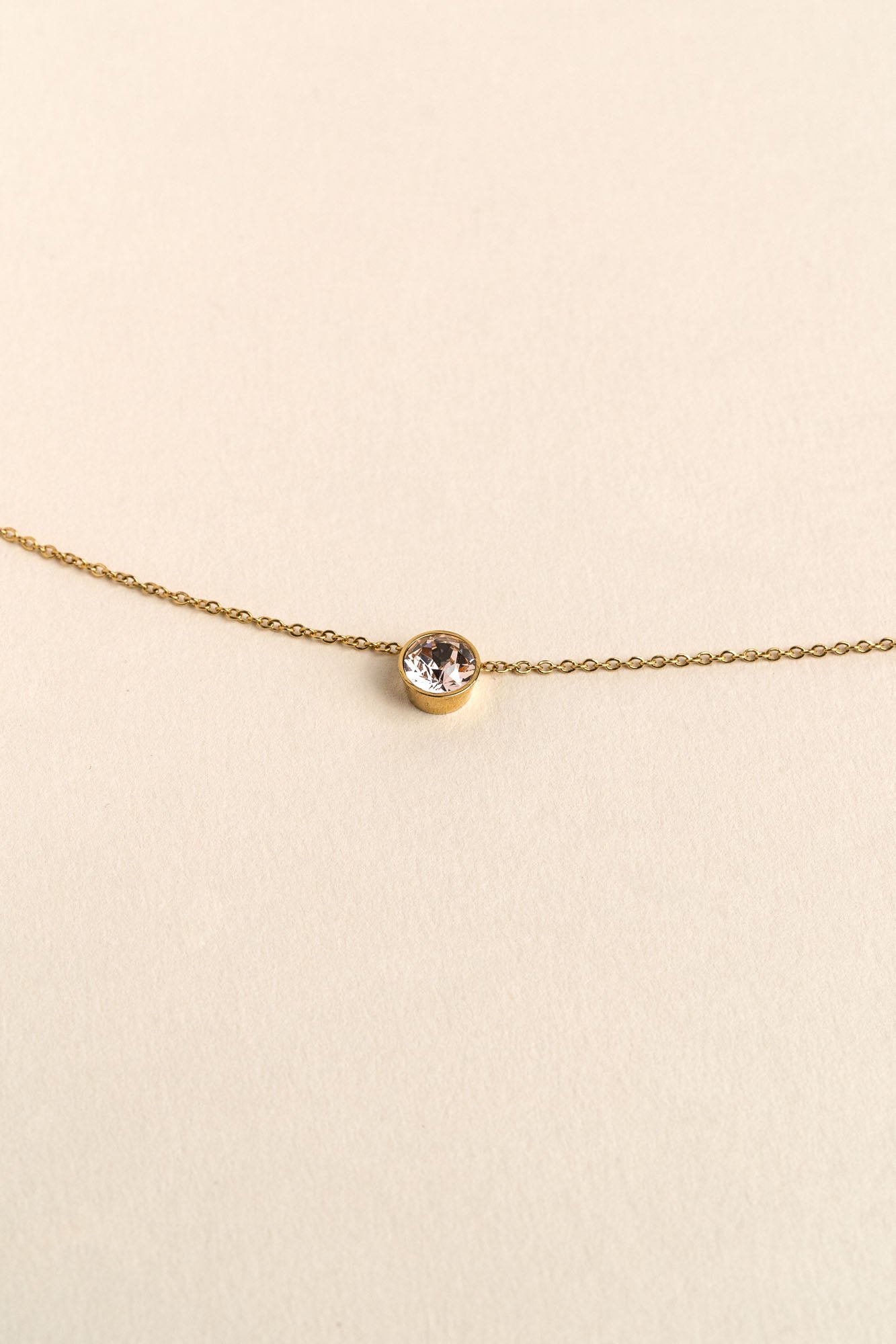CHAIN NECKLACE WITH CRYSTAL GOLD