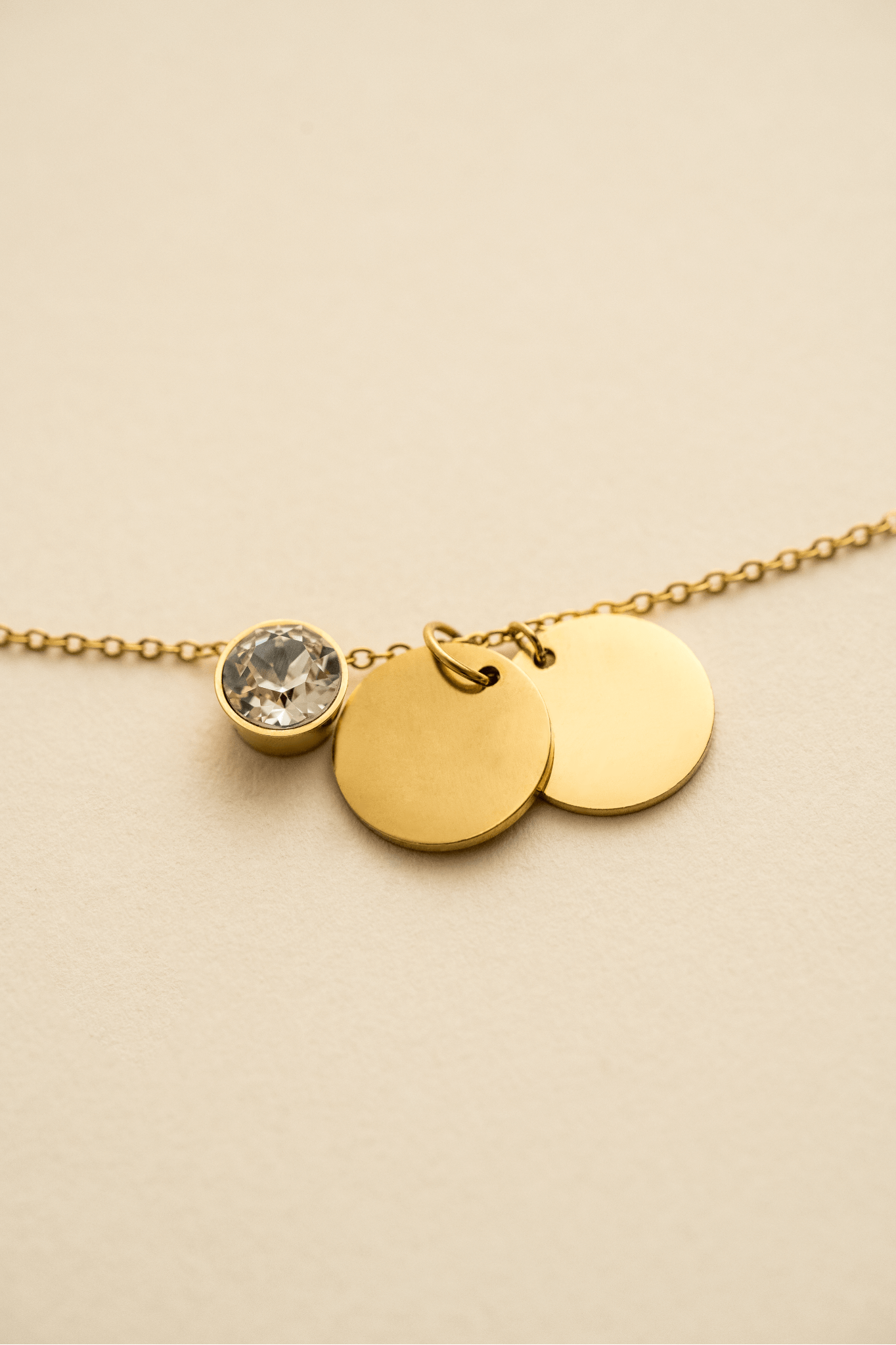 EVA NECKLACE WITH TWO ENGRAVED MEDALLIONS
