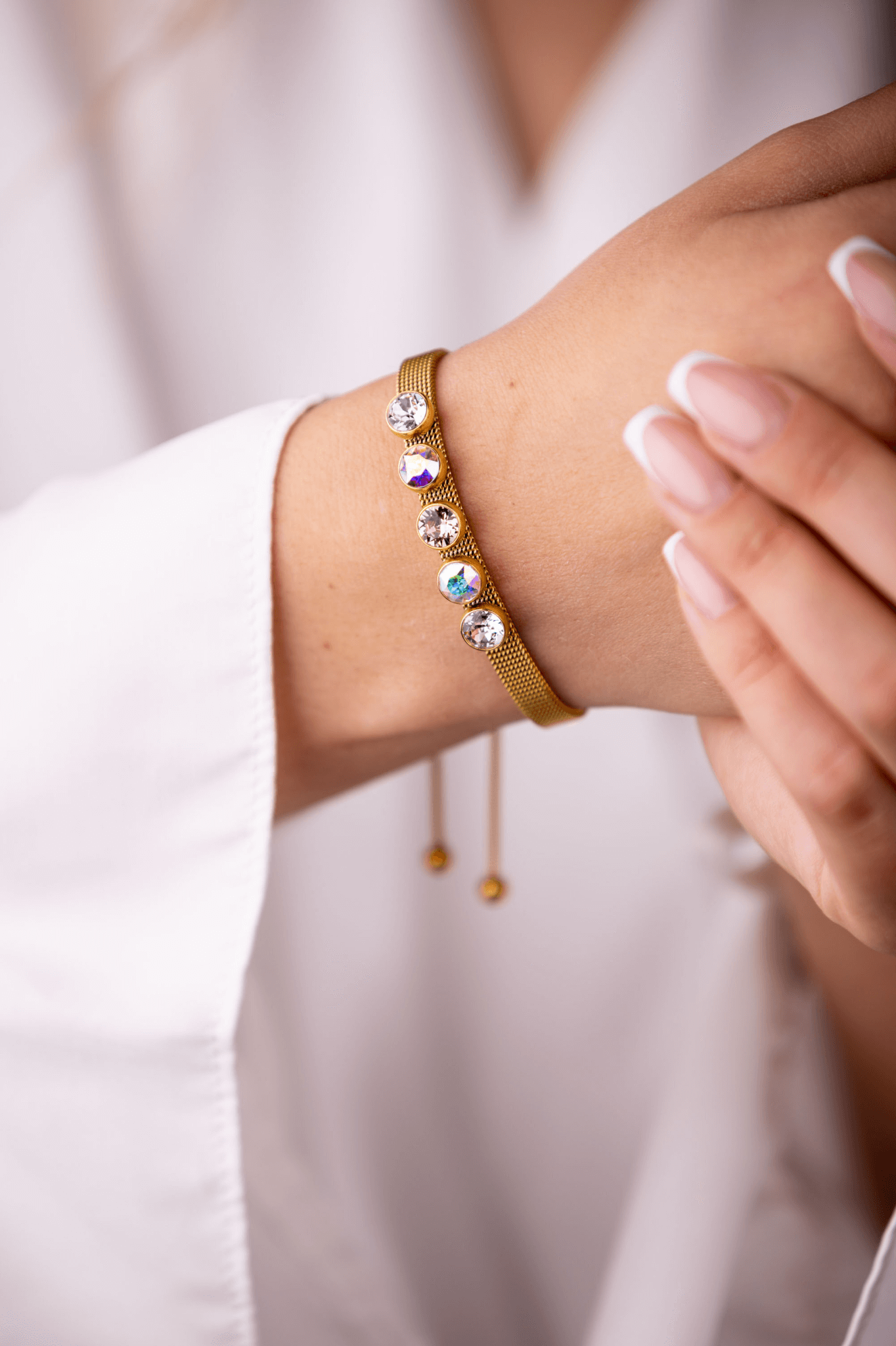 5 CRYSTAL METAL STRAP BRACELET